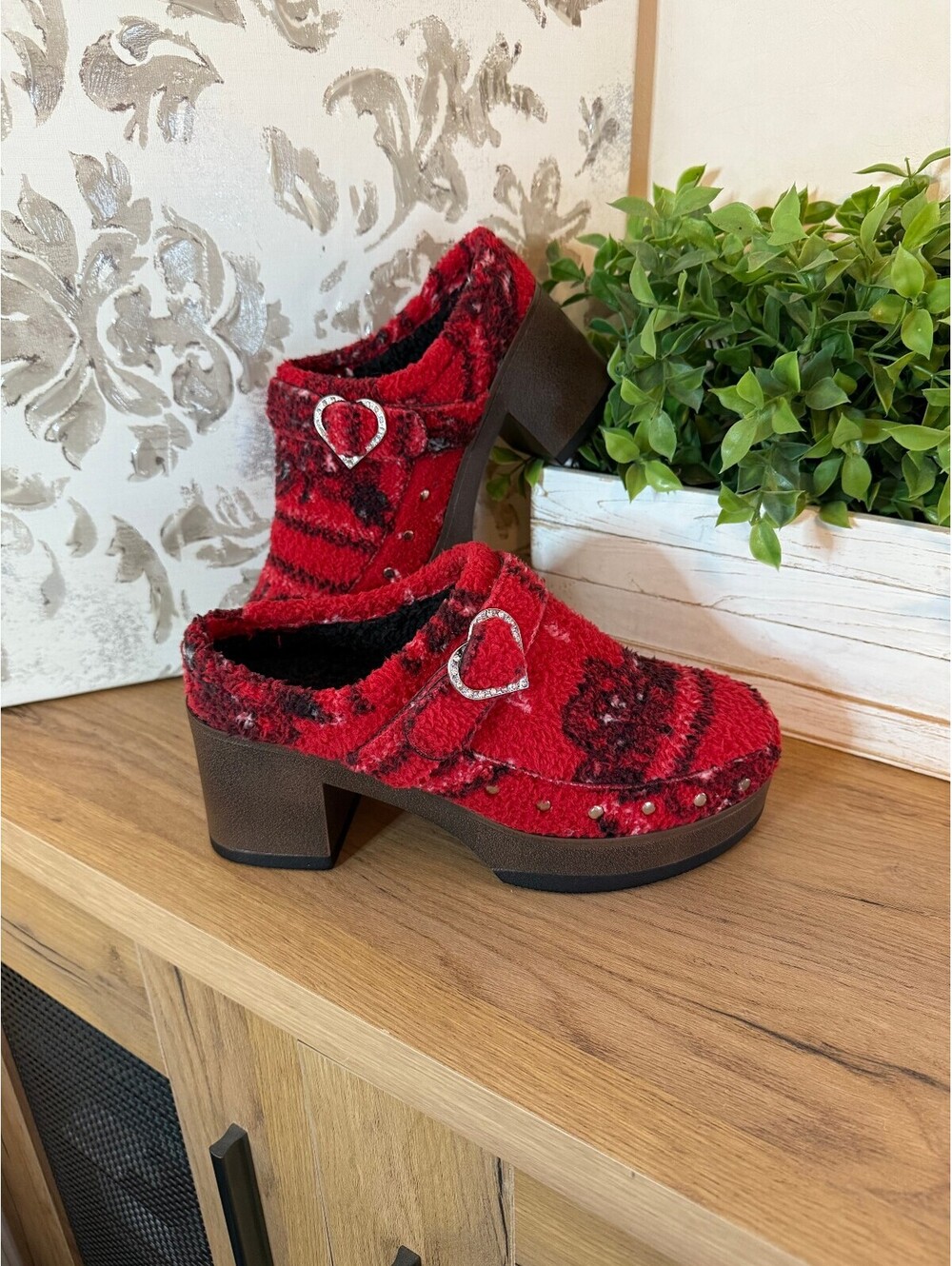 MUK LUKS Women's 8.5 Red Patterned Fuzzy Clog Heels w/Buckle